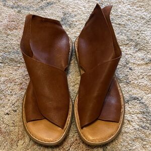 Born Tan Leather Women's Sandals